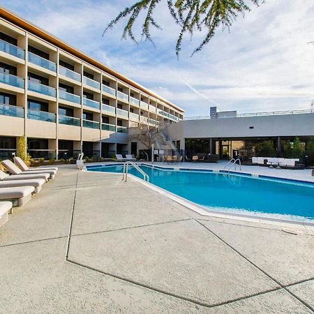 Sheraton Чейпъл Хил Екстериор снимка